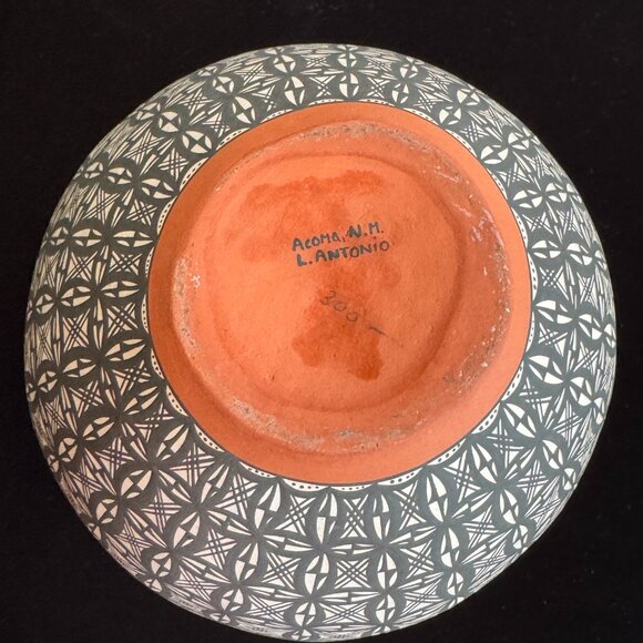 Acoma Pueblo Pottery Jar 7” x 7” Signed L. Antonio — Fine-Line Star/Snow Pattern - Picture 3 of 10
